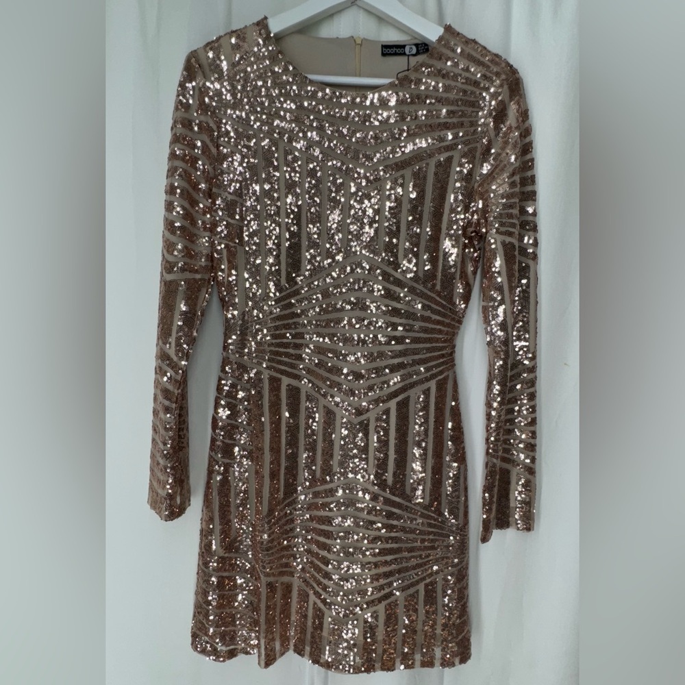 Boohoo Sparkly mini dress size 4 light peach long sleeves - Picture 3 of 13